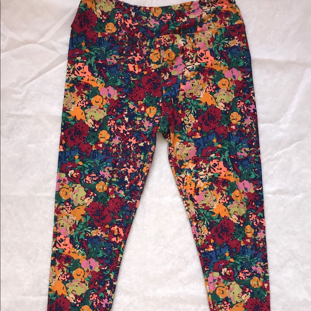 Lula Roe tall and curvy leggings. Fits sizes 14-16